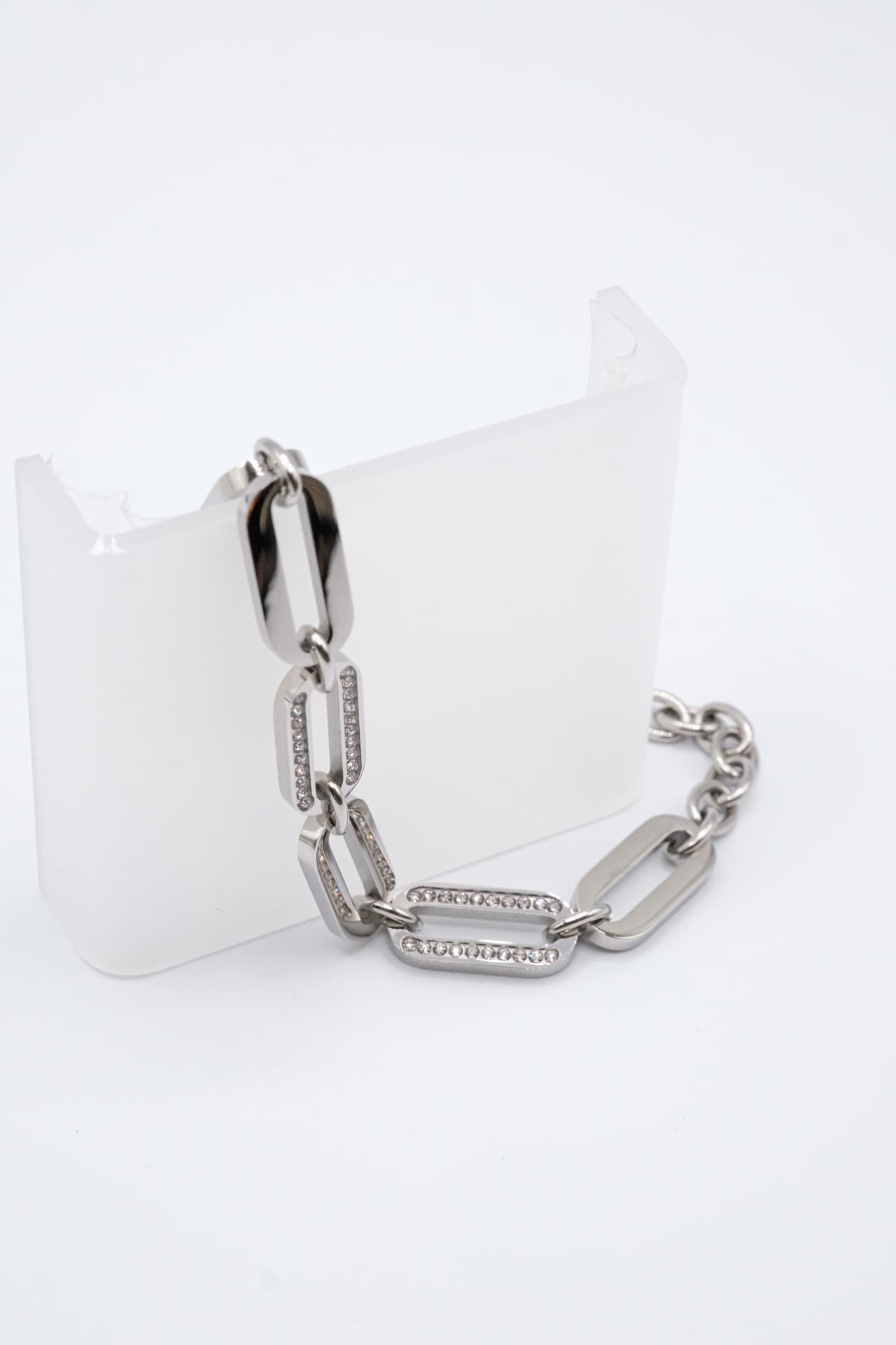Bracciale in acciaio con maglie ovali e file di cristalli
